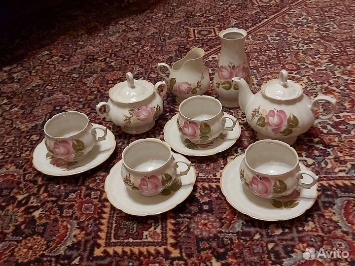 Чашечки с блюдцами,стекло и хрусталь