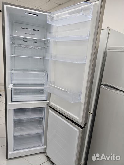 Двухкамерный холодильник Hisense. Доставка