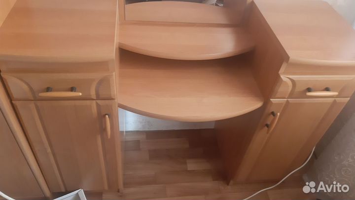 Трюмо с зеркалом