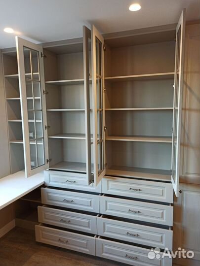 Шкаф распашной. Быстрая доставка и монтаж