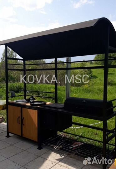 Мангал с крышей