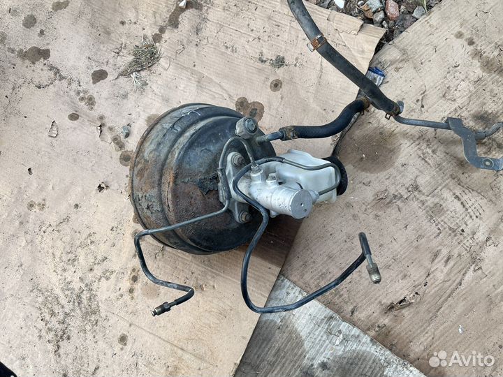 Вакуумный усилитель тормозов на Mazda 323