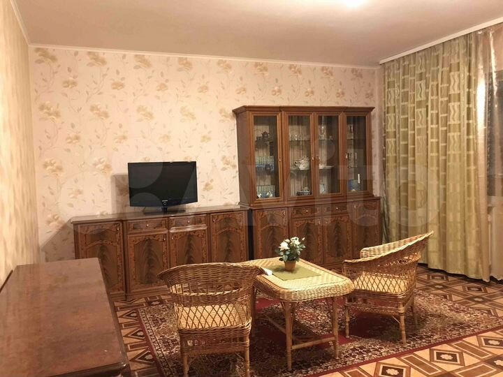 3-к. квартира, 130 м², 1/4 эт.