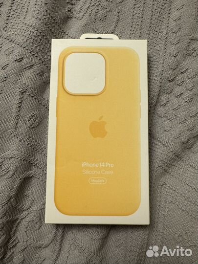 Оригинальный силиконовый чехол на iPhone 14 pro