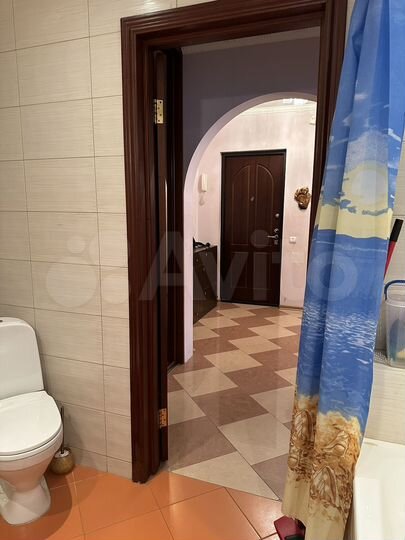 2-к. квартира, 72 м², 1/10 эт.