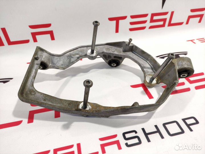 Кронштейн компрессора кондиционера Tesla Model X