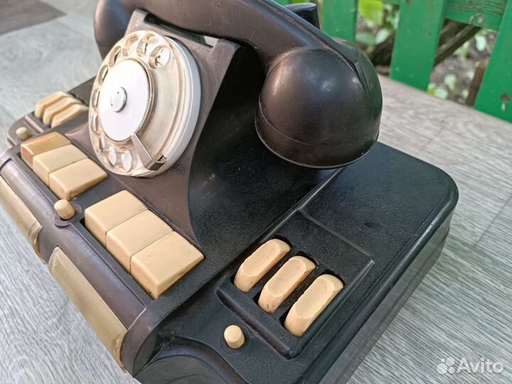Старинный телефон