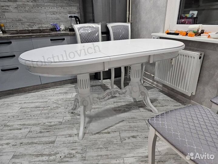 Стол и стулья