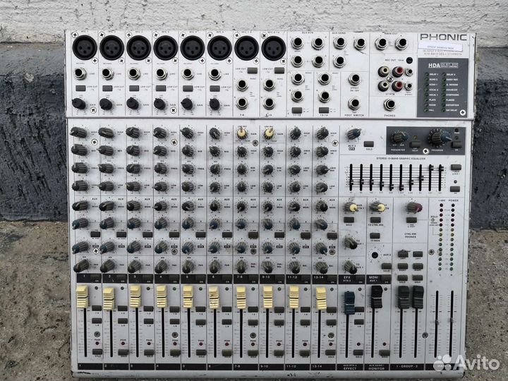 Микшерный пульт, процессор звуковых эффектов