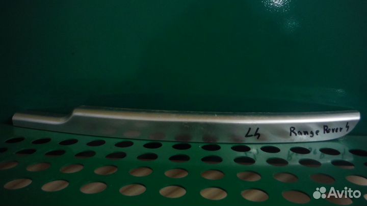 Молдинг переднего бампера левый Range Rover IV 4