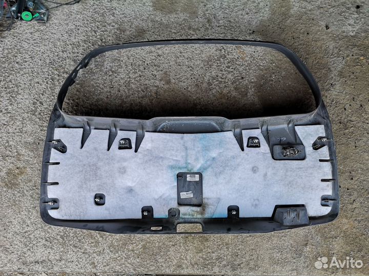 Обшивка двери багажника Cadillac SRX 2003-2009