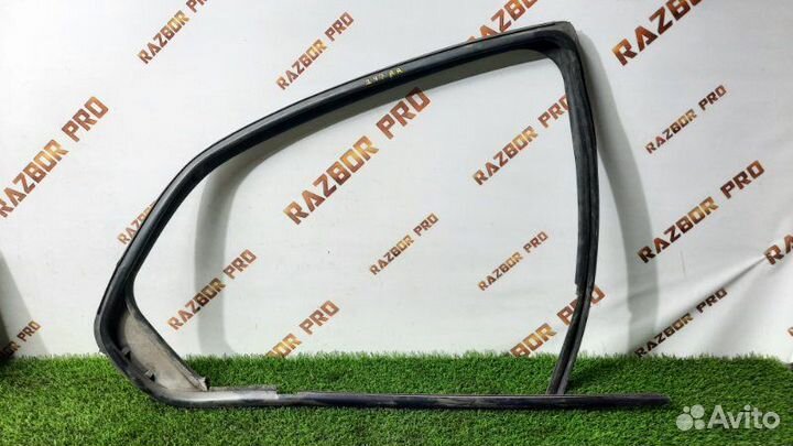 Уплотнитель стекла задний правый Renault Logan 2