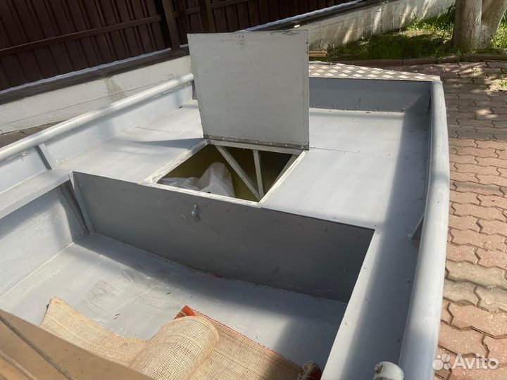 Лодка с мотором