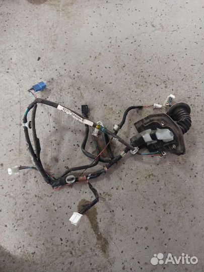 Проводка задней правой двери Toyota Land Cruiser 2