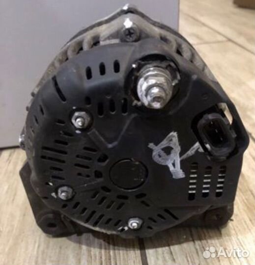 Генератор Nissan Serena 2.0 MR20