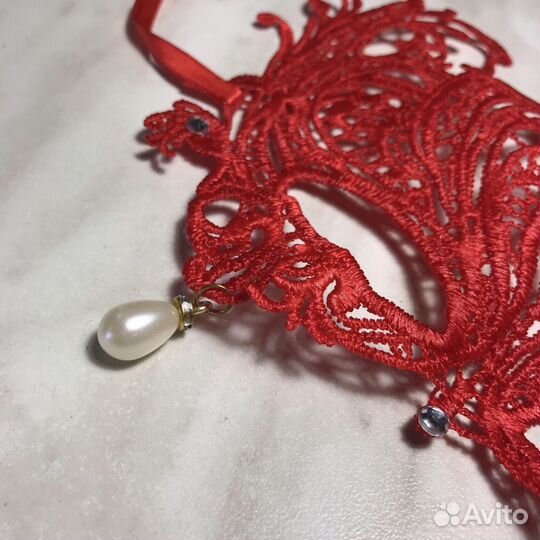 Маска кружевная с жемчугом