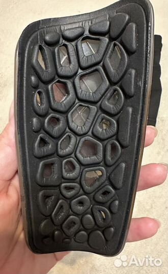 Щитки футбольные детские размер S