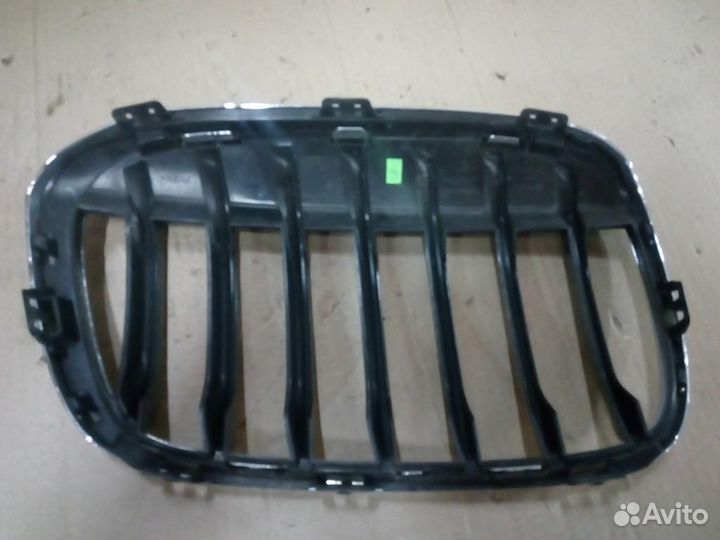 Решетка радиатора левая BMW X1 (2014) F48