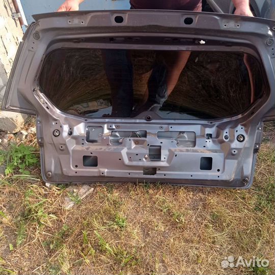 Задняя дверь на mitsubishi