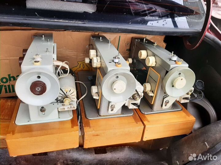 Швейная машинка Чайка 143