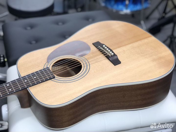 Гитара Cort (массив ели)