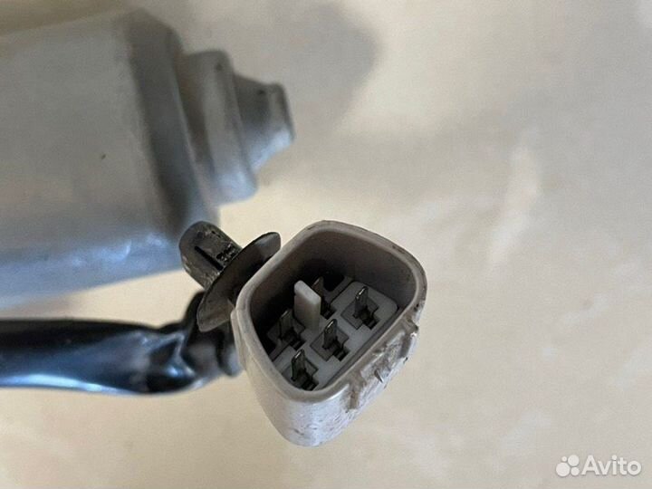 Мотор стеклоочистителя передний Toyota Corolla