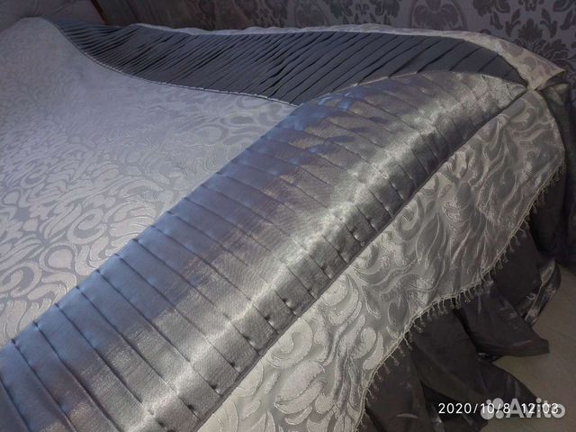 Дорогое, красивое покрывало из жаккарда и атласа