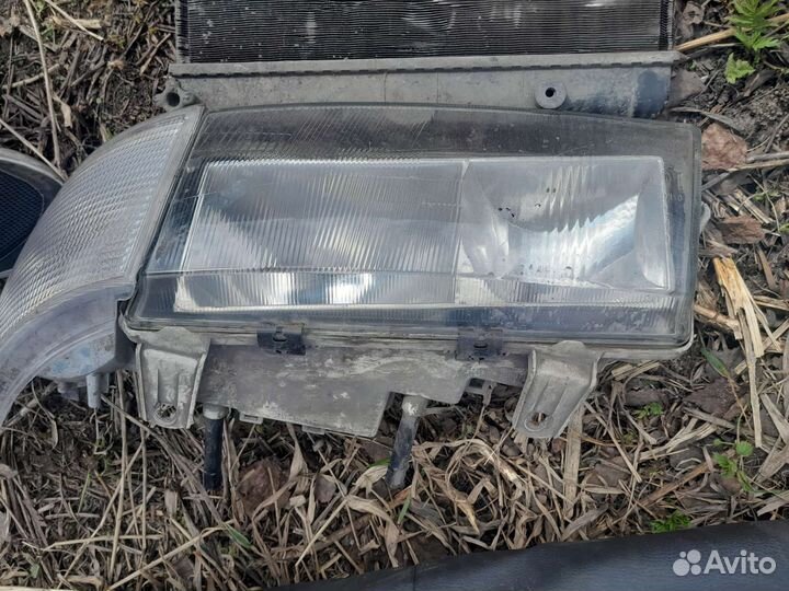 Продам левую фару ваз 2110