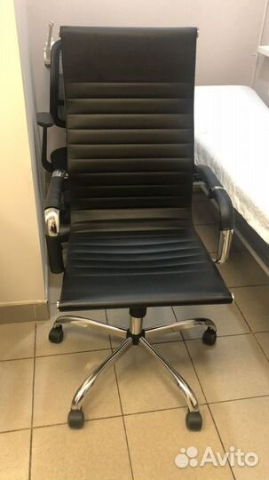 Офисное кресло