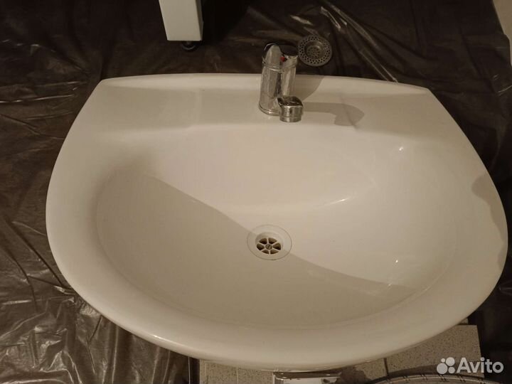 Раковина со смесителем