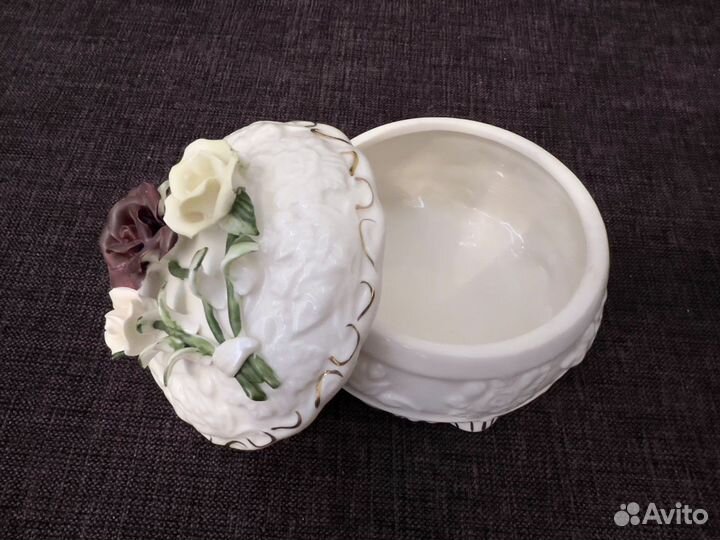 Фарфоровая шкатулка