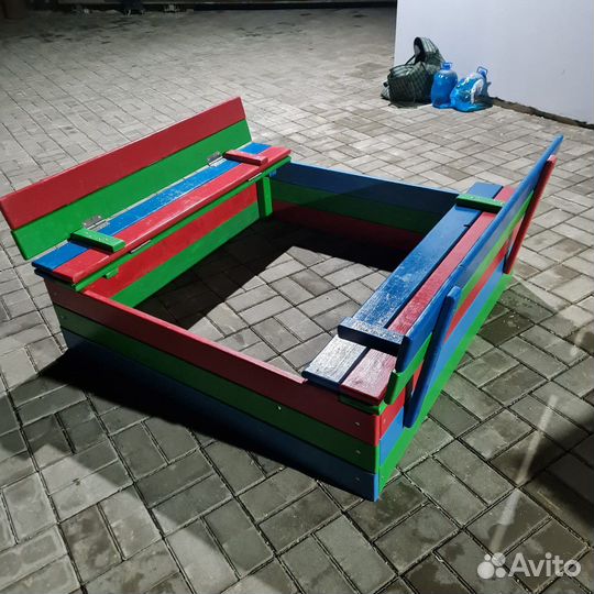 Песочница с крышкой