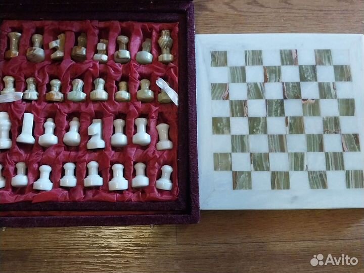 Шахматы из оникса и мрамора