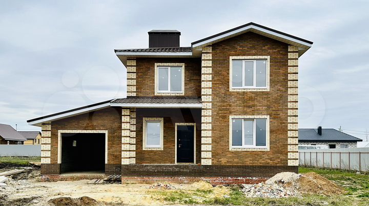 Коттедж 202 м² на участке 10 сот.