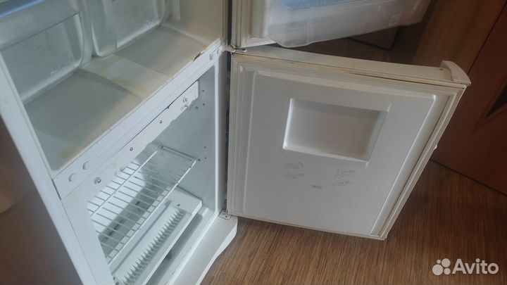 Продаëтся холодильник двухкамерный Индезит