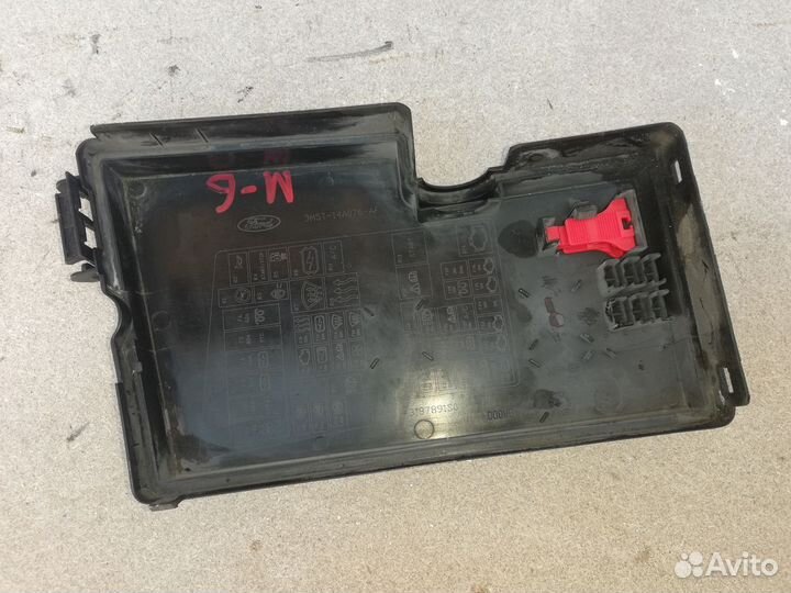 Крышка блока предохранителей Ford Focus