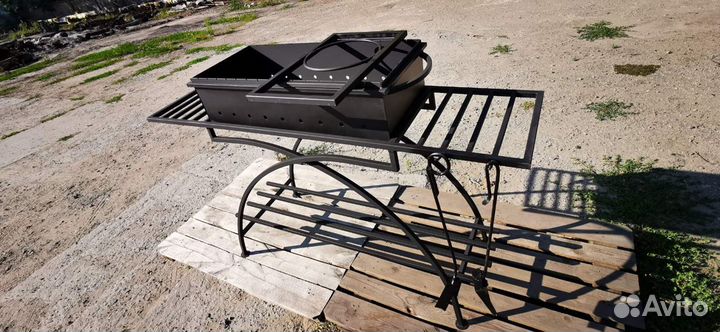 Мангал со столиками и дровницей