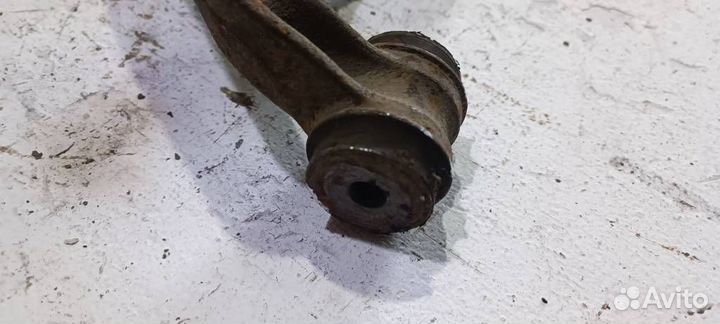 Рычаг задний верхний левый 20252FG010