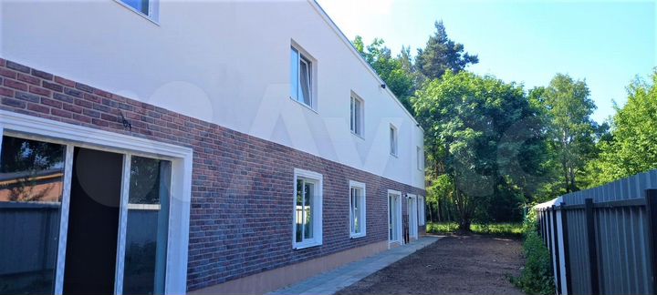 Таунхаус 146 м² на участке 2,8 сот.