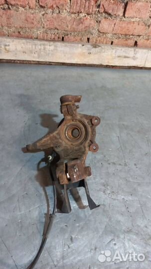 Кулак передний правый Peugeot 206 2001