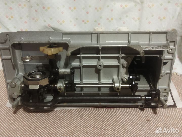 Швейная машина чайка 142м