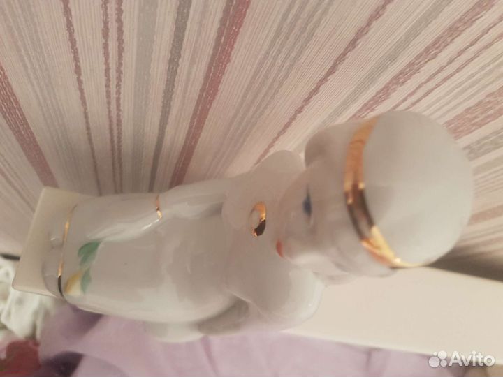 Фарфор.Рига.Лелде Девушка с тюльпаном.ссср