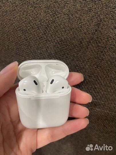 Беспроводные наушники apple airpods1