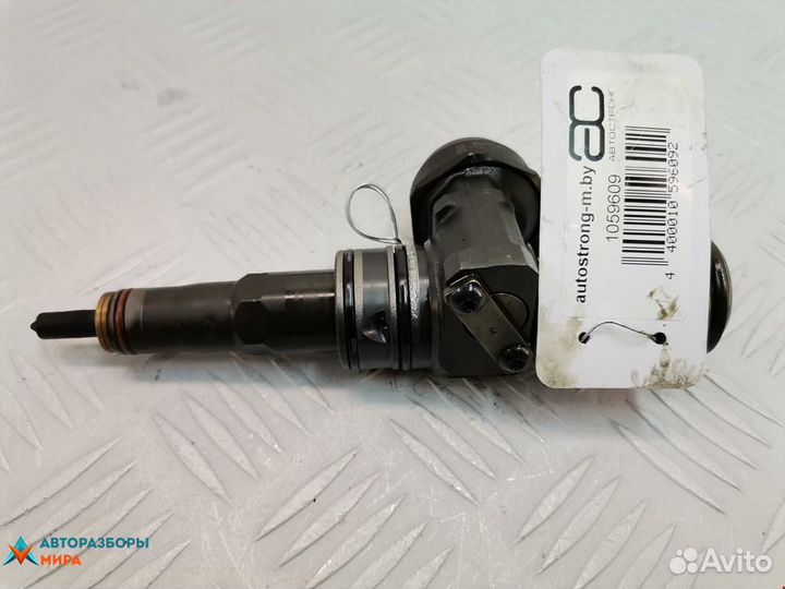 Форсунка Volkswagen Passat B6 2006 038130073AG