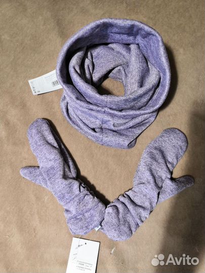 Комплект из капора-снуда и варежек