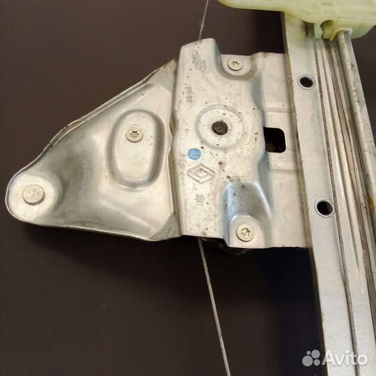 Стеклоподъемник передней правой двери 807207719R