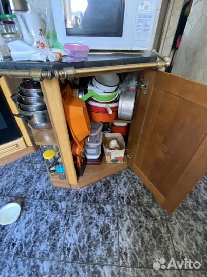 Кухонный гарнитур угловой бу орех без техники