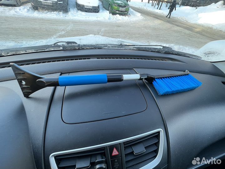 Щетка автомобильная для снега