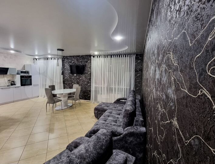 2-к. квартира, 70 м², 1/18 эт.