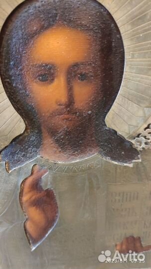 Старинные иконы в киоте